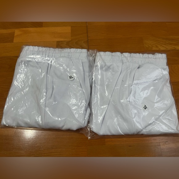 White Woman’s Jogger - Picture 5 of 5